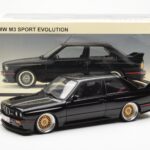 BMW M3 E30 Sport Evolution ブラック カスタムホイール AUTOart 1:18 - image 8 of 8