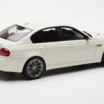 BMW M3 E90 セダン ホワイト GT Spirit 1:18 - image 2 of 6