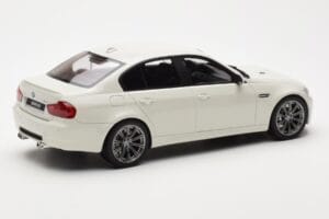 BMW M3 E90 セダン ホワイト GT Spirit 1:18 GT053 レジン - 画像 2/6