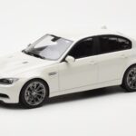 BMW M3 E90 セダン ホワイト GT Spirit 1:18
