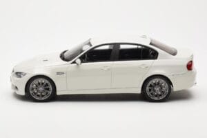 BMW M3 E90 セダン ホワイト GT Spirit 1:18 GT053 レジン - 画像 3/6