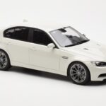 BMW M3 E90 セダン ホワイト GT Spirit 1:18 - image 4 of 6
