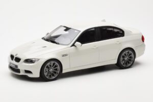 BMW M3 E90 セダン ホワイト GT Spirit 1:18