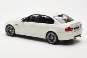 BMW M3 E90 セダン ホワイト GT Spirit 1:18 GT053 レジン - 画像 5/6