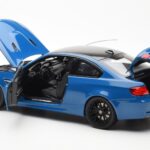 BMW M3 E92 ラグナセカブルー Kyosho 1:18 - image 5 of 8