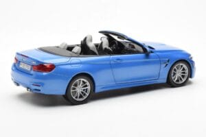 BMW M4 F83 カブリオレ Yas Marina ブルー Paragon 1:18 80432339612 メタル - 画像 3/8