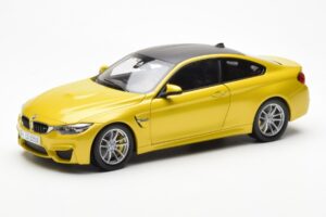 BMW M4 F82 オースティンイエロー メタリック Paragon 1:18