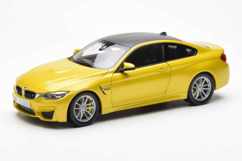 BMW M4 F82 オースティンイエロー メタリック Paragon 1:18