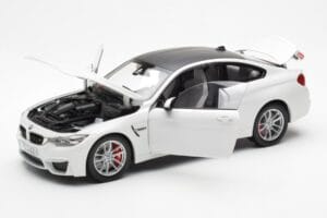 BMW M4 F82 フローズンブリリアントホワイト Paragon 1:18 PA-97101 メタル - 画像 2/8