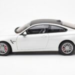 BMW M4 F82 フローズンブリリアントホワイト Paragon 1:18 - image 4 of 8