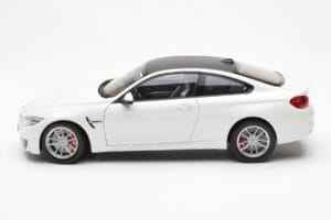 BMW M4 F82 フローズンブリリアントホワイト Paragon 1:18 PA-97101 メタル - 画像 4/8