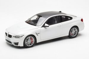 BMW M4 F82 フローズンブリリアントホワイト Paragon 1:18