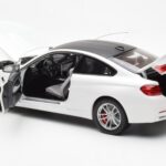 BMW M4 F82 フローズンブリリアントホワイト Paragon 1:18 - image 5 of 8