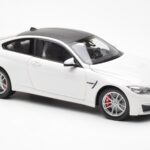 BMW M4 F82 フローズンブリリアントホワイト Paragon 1:18 - image 6 of 8