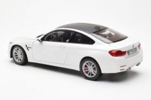 BMW M4 F82 フローズンブリリアントホワイト Paragon 1:18 PA-97101 メタル - 画像 7/8