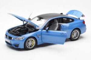 BMW M4 F82 ヤスマリナブルー Paragon 1:18 PA-97102 メタル - 画像 2/8