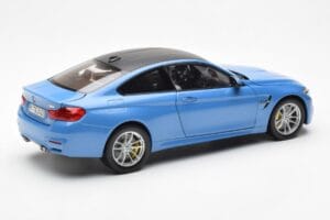 BMW M4 F82 ヤスマリナブルー Paragon 1:18 PA-97102 メタル - 画像 3/8