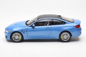 BMW M4 F82 ヤスマリナブルー Paragon 1:18 PA-97102 メタル - 画像 4/8