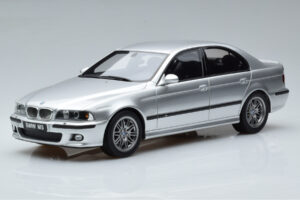 BMW M5 E39 シルバー Otto 1:18