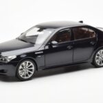 BMW M5 E60 カーボンブラック Kyosho 1:18