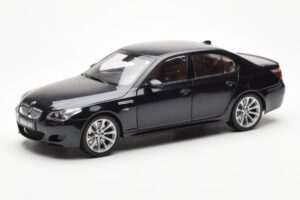 BMW M5 E60 カーボンブラック Kyosho 1:18