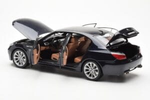 BMW M5 E60 カーボンブラック Kyosho 1:18 08593BK メタル - 画像 5/8