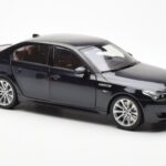 BMW M5 E60 カーボンブラック Kyosho 1:18 - image 6 of 8