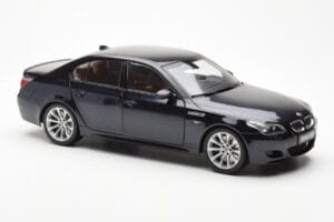 BMW M5 E60 カーボンブラック Kyosho 1:18 08593BK メタル - 画像 6/8