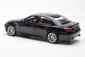 BMW M5 E60 カーボンブラック Kyosho 1:18 08593BK メタル - 画像 7/8