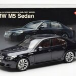 BMW M5 E60 カーボンブラック Kyosho 1:18 - image 8 of 8