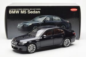 BMW M5 E60 カーボンブラック Kyosho 1:18 08593BK メタル - 画像 8/8