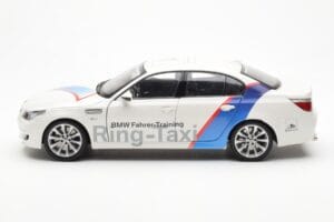 BMW M5 E60 Ring Taxi Nurburgring Kyosho 1:18 08593RT メタル - 画像 4/8