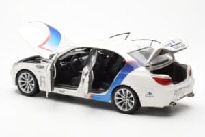 BMW M5 E60 Ring Taxi Nurburgring Kyosho 1:18 08593RT メタル - 画像 5/8