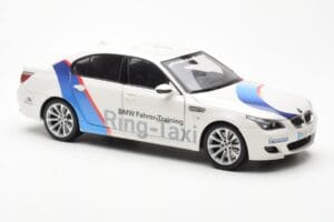 BMW M5 E60 Ring Taxi Nurburgring Kyosho 1:18 08593RT メタル - 画像 6/8