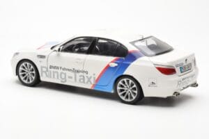 BMW M5 E60 Ring Taxi Nurburgring Kyosho 1:18 08593RT メタル - 画像 7/8