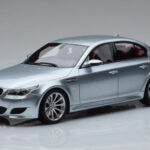 BMW M5 E60 シルバー Otto 1:18