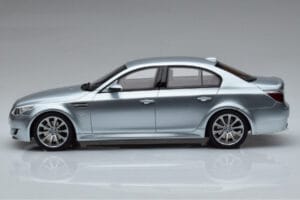 BMW M5 E60 シルバー Otto 1:18 OT426 レジン - 画像 3/6