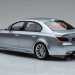 BMW M5 E60 シルバー Otto 1:18 - image 5 of 6