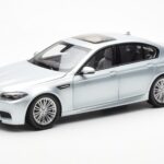 BMW M5 F10 シルバーストーンシルバー Paragon 1:18