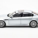 BMW M5 F10 シルバーストーンシルバー Paragon 1:18 - image 4 of 8
