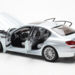 BMW M5 F10 シルバーストーンシルバー Paragon 1:18 - image 5 of 8