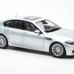 BMW M5 F10 シルバーストーンシルバー Paragon 1:18 - image 6 of 8
