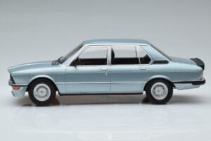 BMW M535i E12 ブルー Norev 1:18 183269 メタル - 画像 3/6