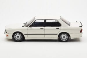 BMW M535i E28 アルパイン ホワイト AUTOart 1:18 75161 メタル - 画像 4/10