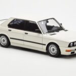 BMW M535i E28 アルパイン ホワイト AUTOart 1:18 - image 6 of 10