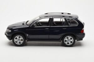 BMW X5 4.4i E53 ダークブルー Kyosho 1:18 08521DB メタル - 画像 4/8