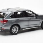 BMW X5 F15 スペースグレー Paragon 1:18 - image 3 of 8