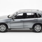 BMW X5 F15 スペースグレー Paragon 1:18 - image 4 of 8