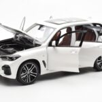 BMW X5 G05 ホワイト Paragon 1:18 - image 2 of 8