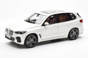 BMW X5 G05 ホワイト Paragon 1:18